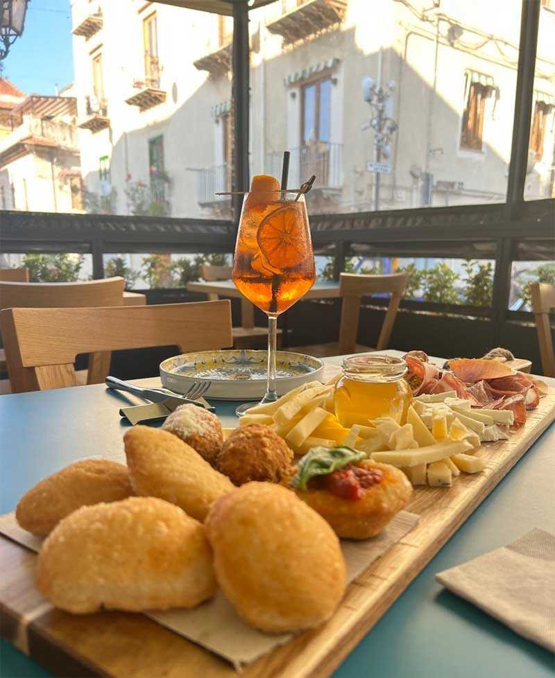 Aperitivo hour in Cefalù