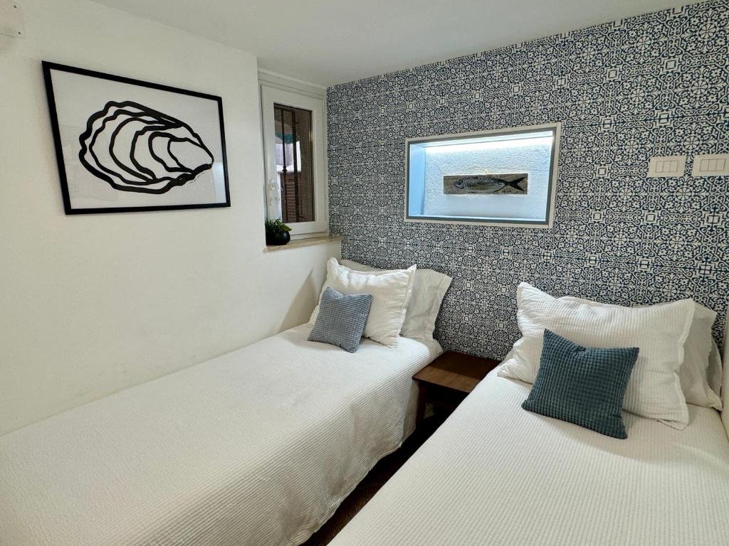 Twin bedroom