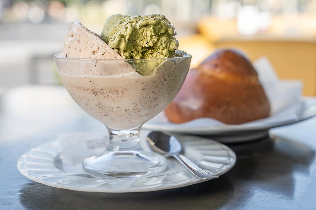 Pistacchio granita con brioche col tuppo